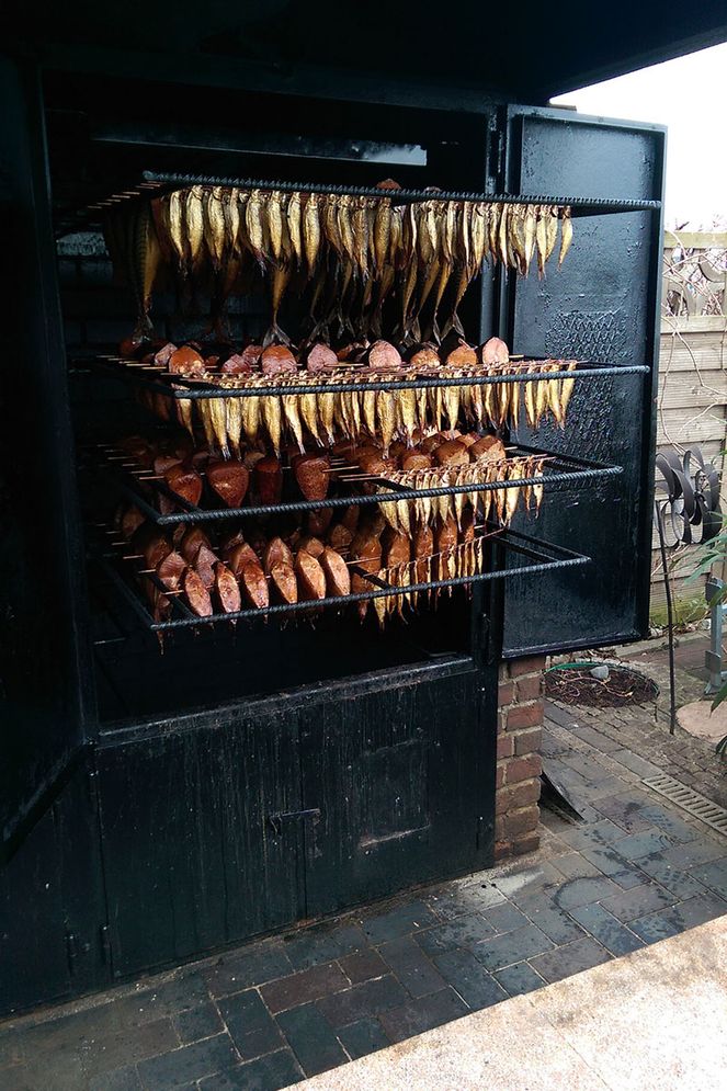 Fischereibetrieb Kuse, Fischerstube und Räucherei direkt and er Promenade von Binz.
