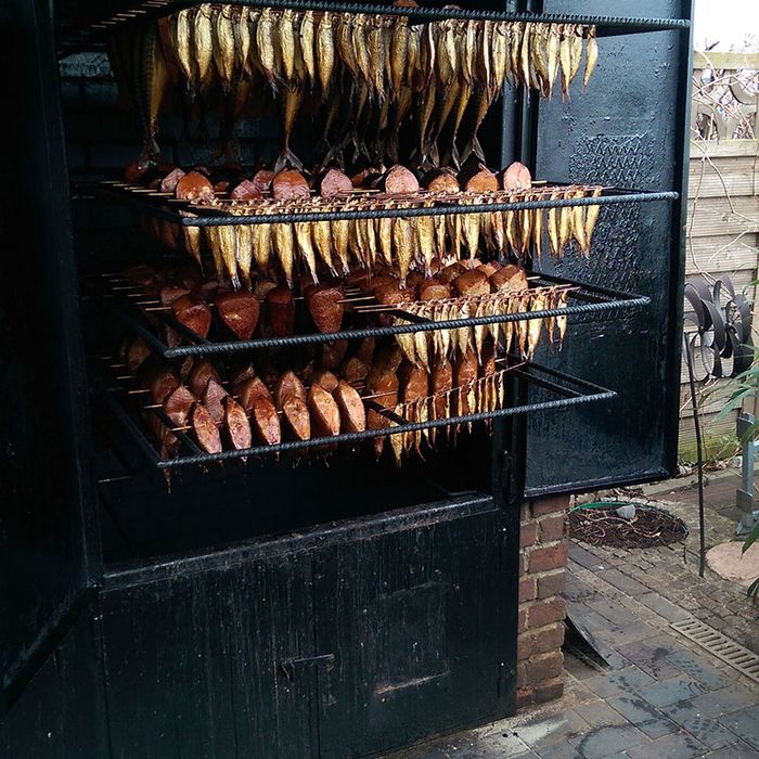 Fischereibetrieb Kuse, Fischerstube und Räucherei direkt and er Promenade von Binz.