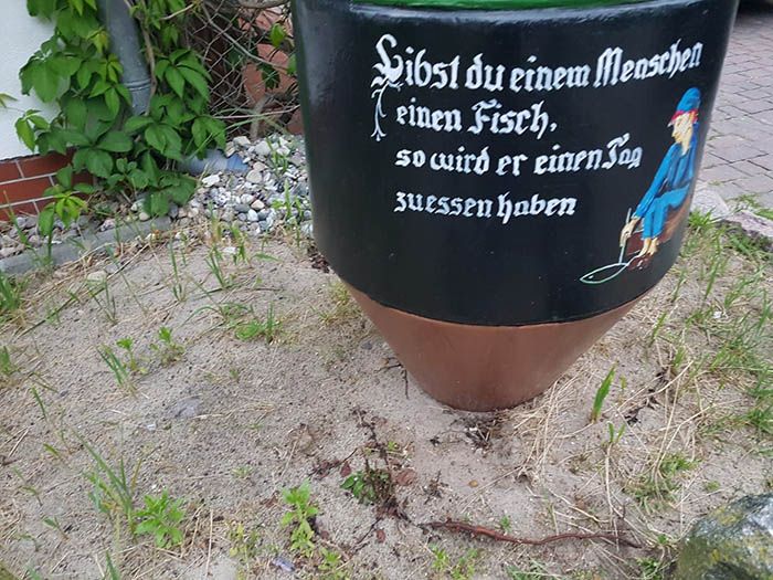 Fischereibetrieb Kuse, Fischerstube und Räucherei direkt and er Promenade von Binz.