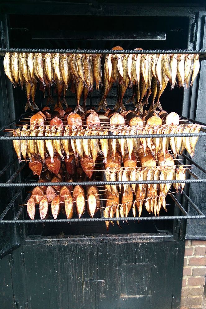 Fischereibetrieb Kuse, Fischerstube und Räucherei direkt and er Promenade von Binz.