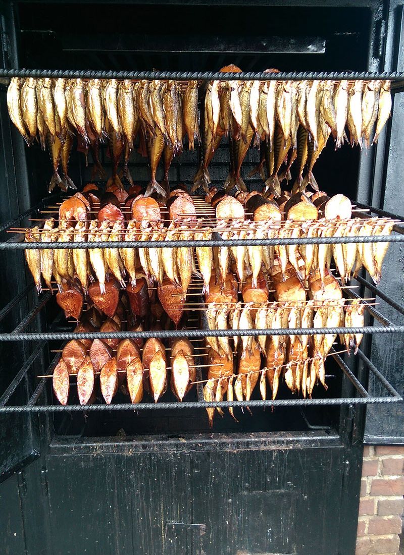 Fischereibetrieb Kuse, Fischerstube und Räucherei direkt and er Promenade von Binz.