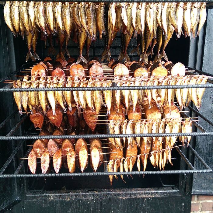 Fischereibetrieb Kuse, Fischerstube und Räucherei direkt and er Promenade von Binz.