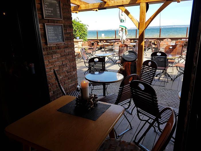 Fischereibetrieb Kuse, Fischerstube und Räucherei direkt and er Promenade von Binz.