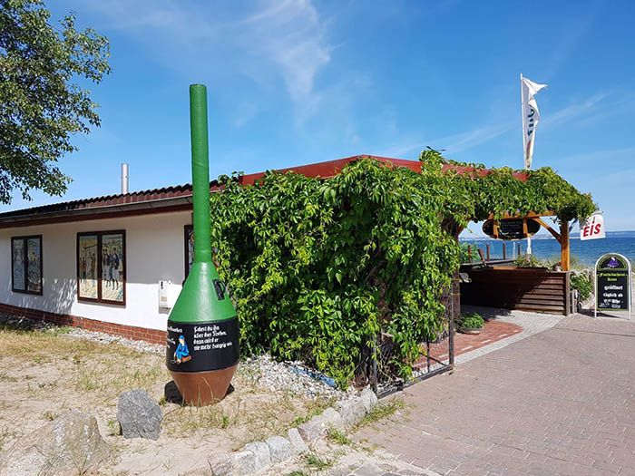 Fischereibetrieb Kuse, Fischerstube und Räucherei direkt and er Promenade von Binz.
